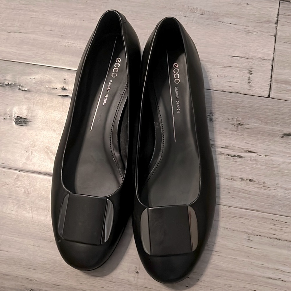 Ecco black flats  new without box. Sz 39